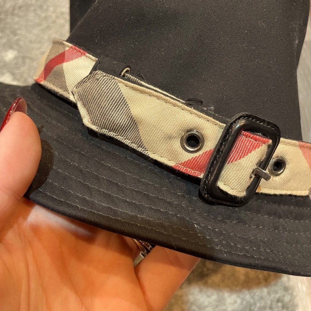 Burberry hat